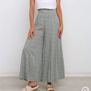 Petal and Pup Neveah Pant in Sage Green